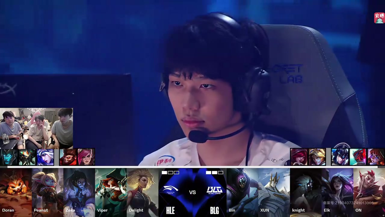 场上夺得首 场上夺得首